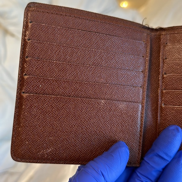 Louis Vuitton - Unisex Mono Bifold Wallet - Picture 10 of 15